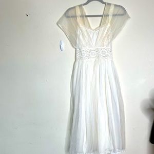 Vintage Pinehurst Cream Night-Gown